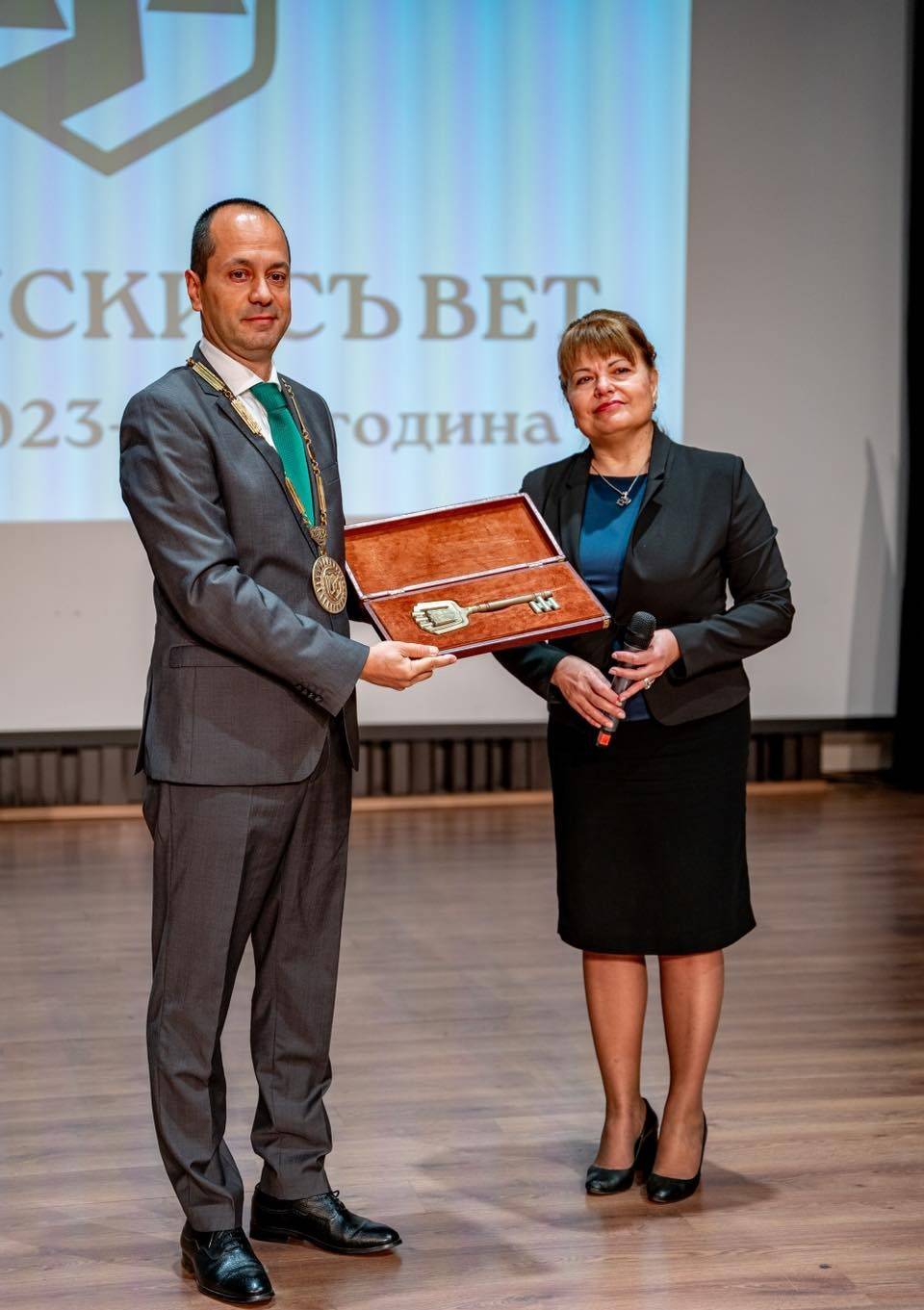  Кметът на Враца Калин Каменов 